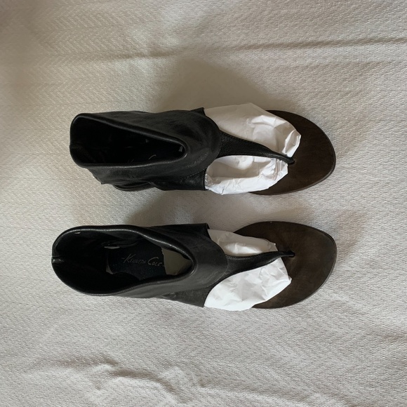 Kenneth Cole New York Cuff Black Leather Sandals - Picture 3 of 11